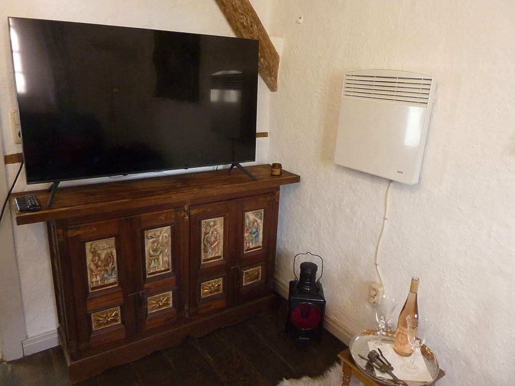 Flachbildfernseher im Fernsehzimmer - Urlaub an der Mosel in Ferienhaus Am Moselstausee, Am Moselstausee 6, 56858 St. Aldegund