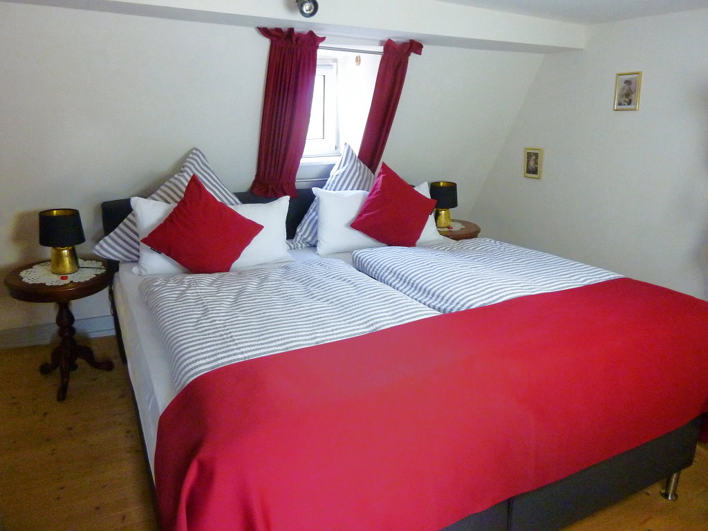 Schlafzimmer 2 im 2. Obergeschoss - Mosel Urlaub in Ferienhaus Am Moselstausee, Am Moselstausee 6, 56858 St. Aldegund
