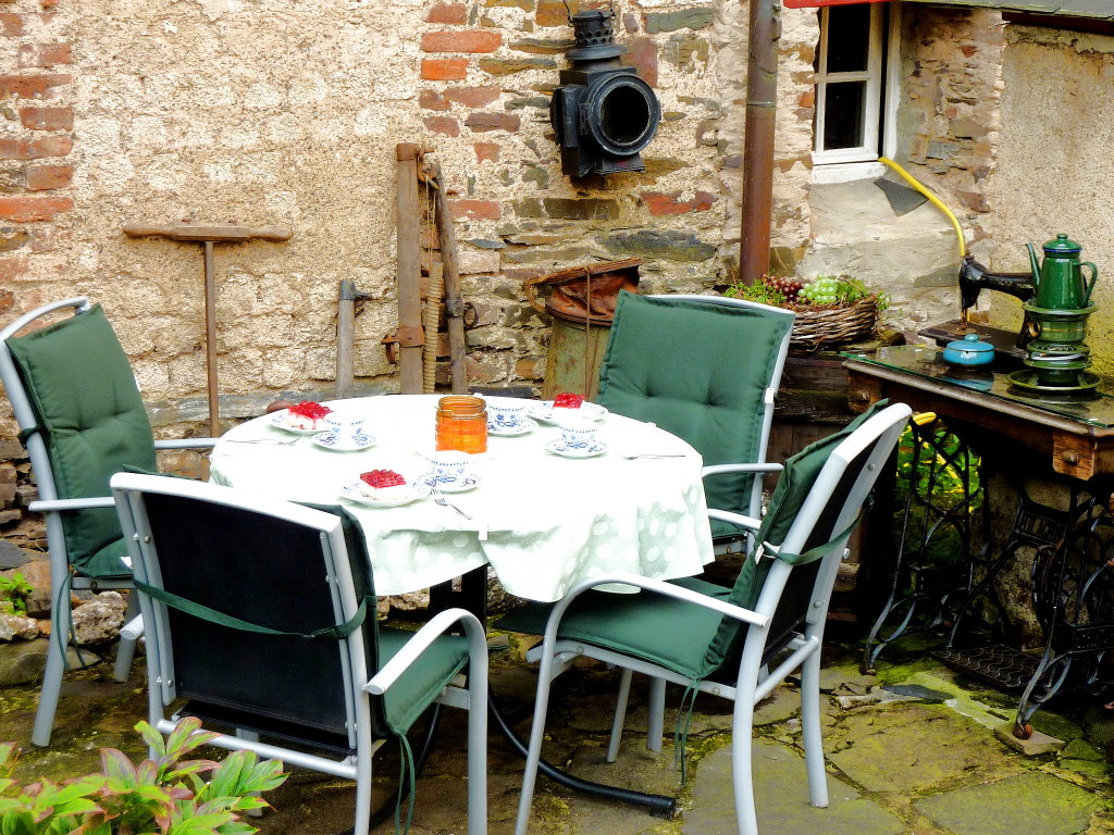 Sitzecke mit Moselblick - Mosel Urlaub in Ferienhaus Am Moselstausee, Am Moselstausee 6, 56858 St. Aldegund
