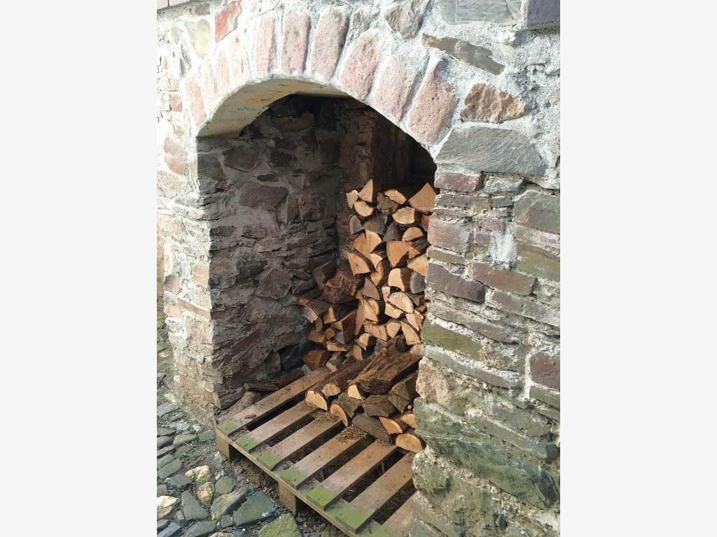 Holz zum Heizen - Urlaub an der Mosel in Ferienhaus Am Moselstausee, Am Moselstausee 6, 56858 St. Aldegund