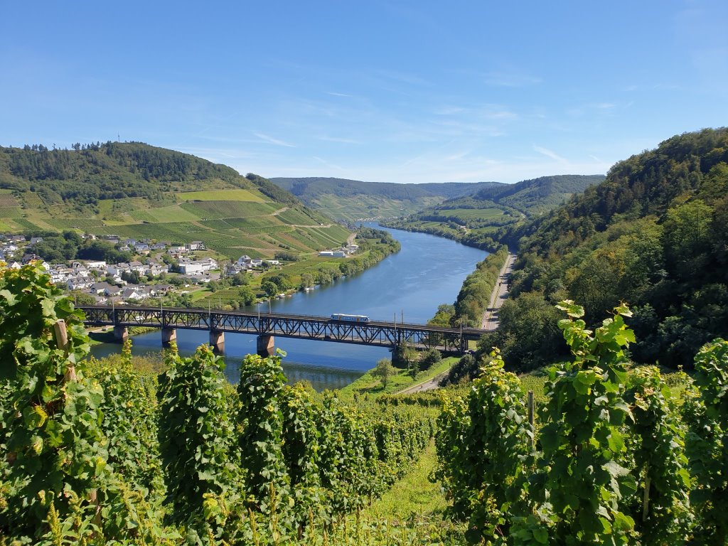 Doppelstockbrücke in Bullay - Urlaub an der Mosel in Ferienhaus Am Moselstausee, Am Moselstausee 6, 56858 St. Aldegund
