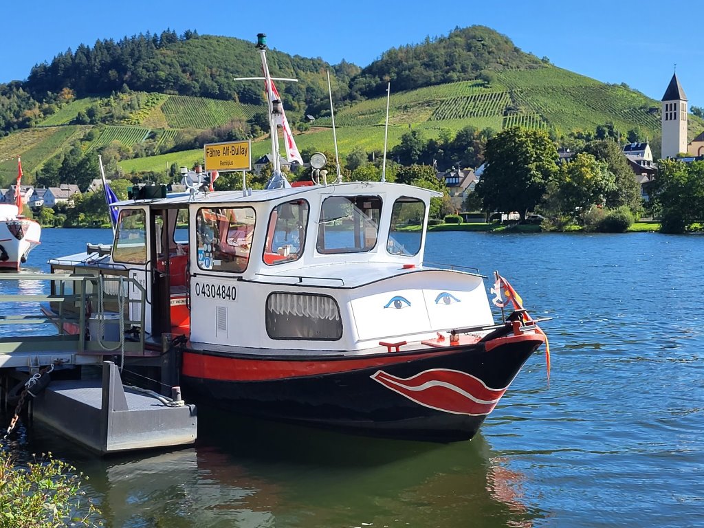 Moselschleuse bei St. Aldegund - Urlaub an der Mosel in Ferienhaus Am Moselstausee, Am Moselstausee 6, 56858 St. Aldegund